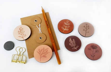 Wooden Fridge Magnet/Set of 4-6 Decorative Magnets/Button Magnets for your office