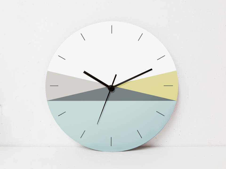 שעון קיר גדול  - שעון  מעוצב בסגנון מודרני בהדפס גאומטרי נקי