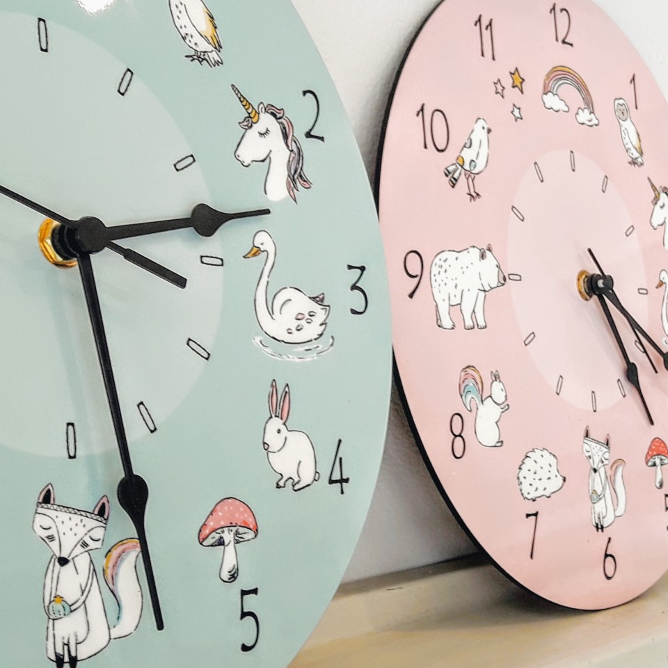שעון קיר מעוצב לחדר ילדים בהדפס חיות מאוירות